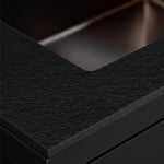 Deep black ceramic worktop detail with integrated Pilotis sink
::visuel:noir