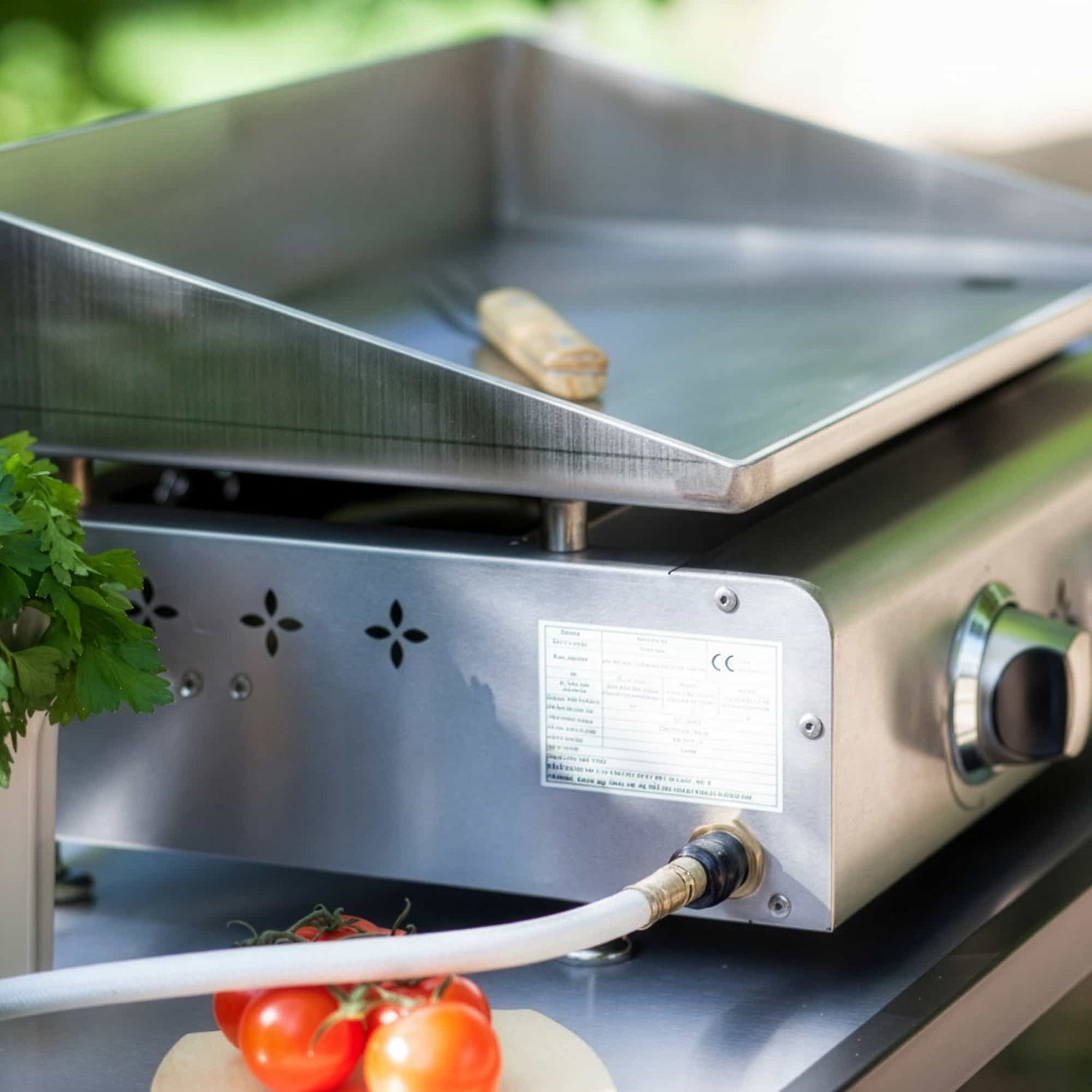 Connecting the gas hose to a Vivaplancha griddle, simple and safe installation